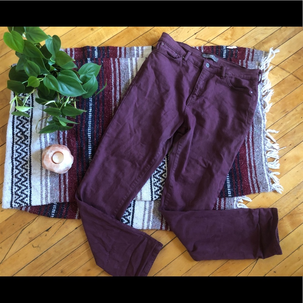 Levi’s burgundy jeans